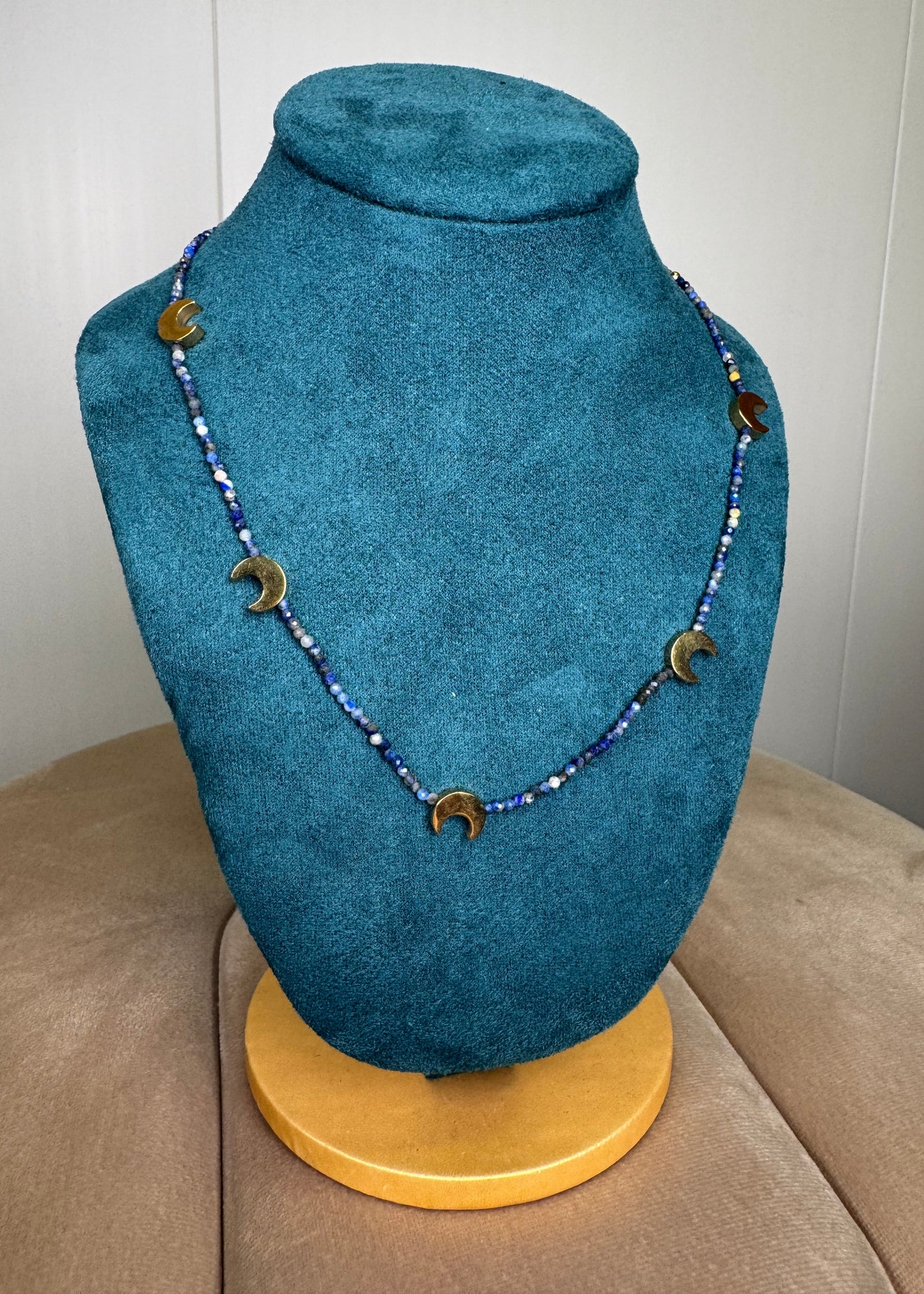 Collar Luna 02