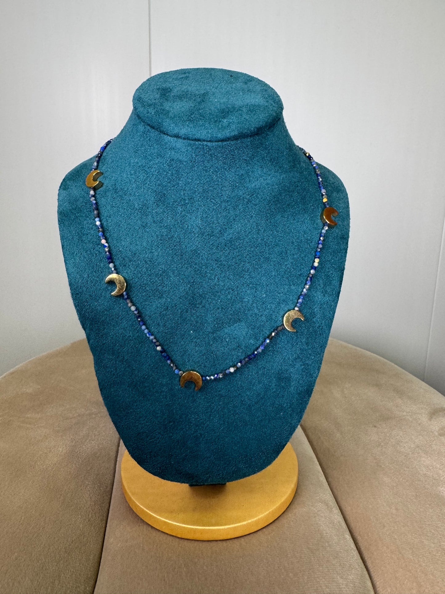 Collar Luna 02