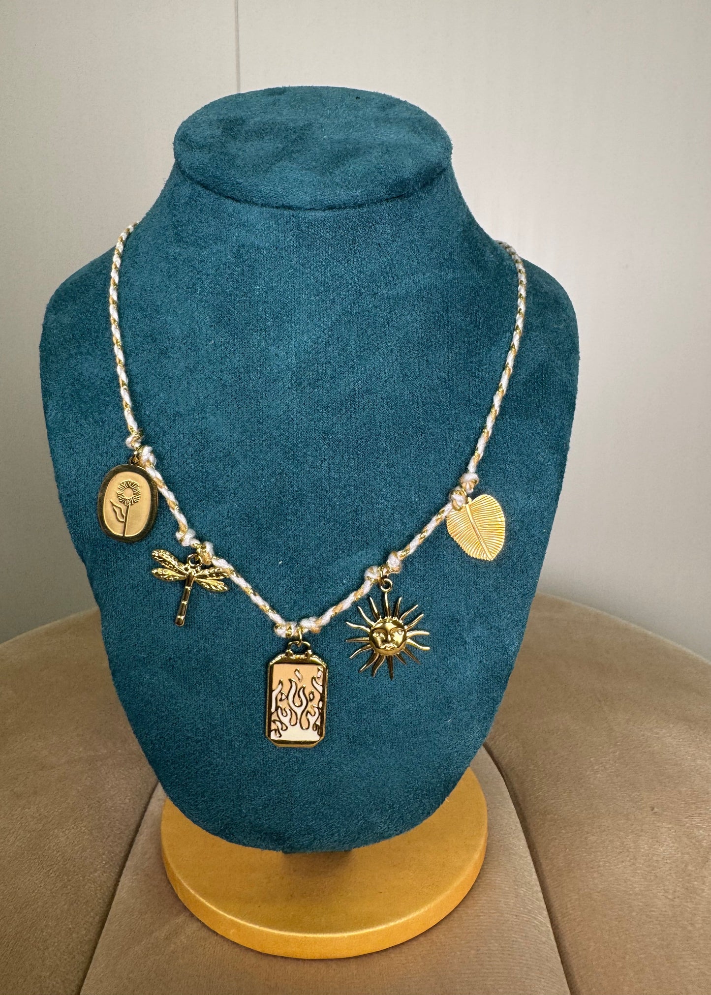 Collar Blanche